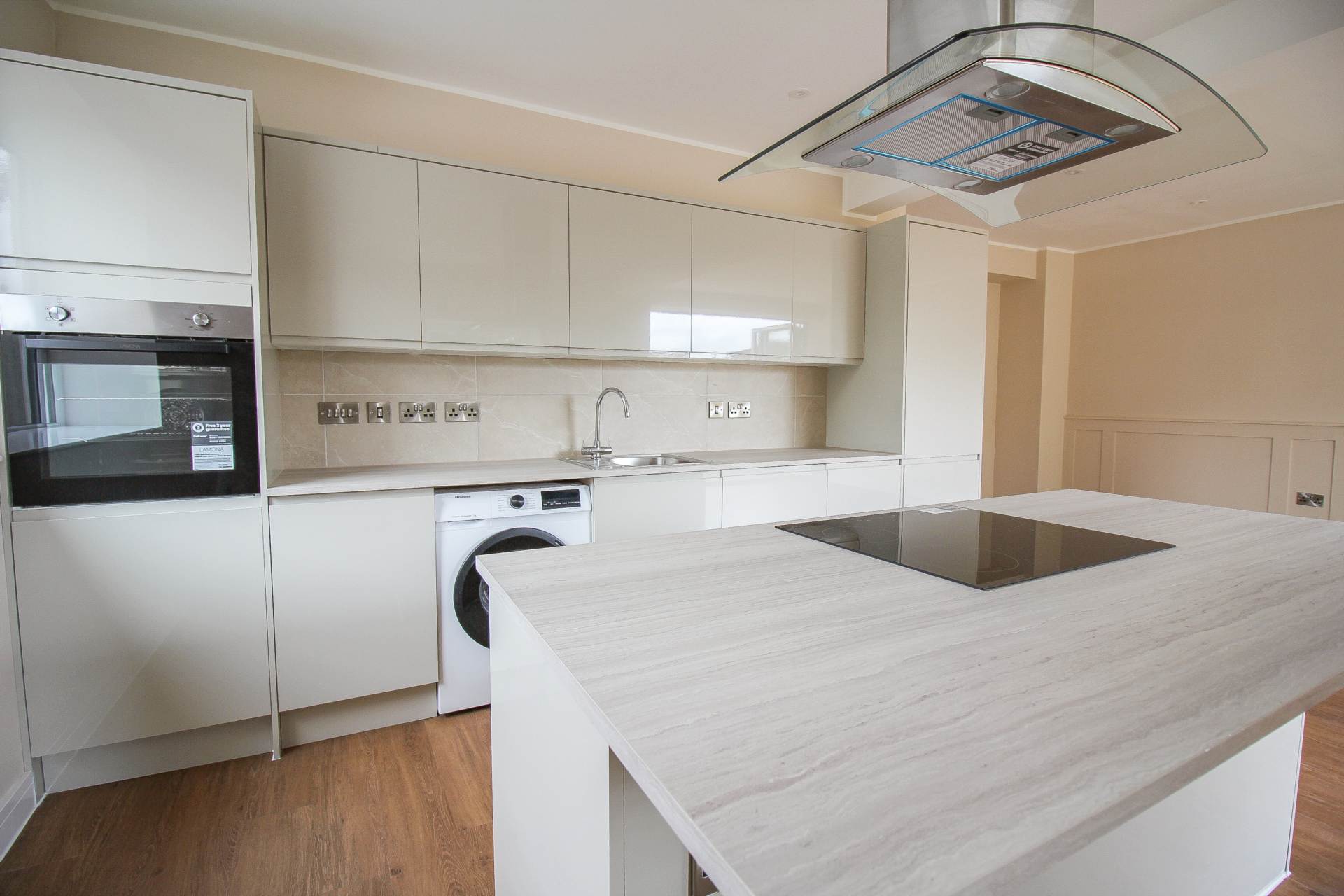 Ellenborough Park South**2 Minutes to Beach**Open Plan Living**2 Bedrooms**Garden**Allocated Parking**, Image 4