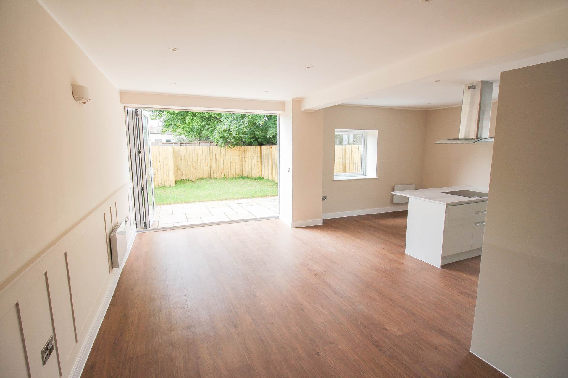 Ellenborough Park South**2 Minutes to Beach**Open Plan Living**2 Bedrooms**Garden**Allocated Parking**, Image 8