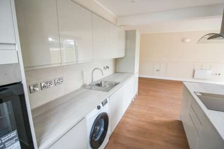 Ellenborough Park South**2 Minutes to Beach**Open Plan Living**2 Bedrooms**Garden**Allocated Parking**, Image 5