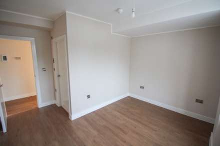Ellenborough Park South**2 Minutes to Beach**Open Plan Living**2 Bedrooms**Garden**Allocated Parking**, Image 9
