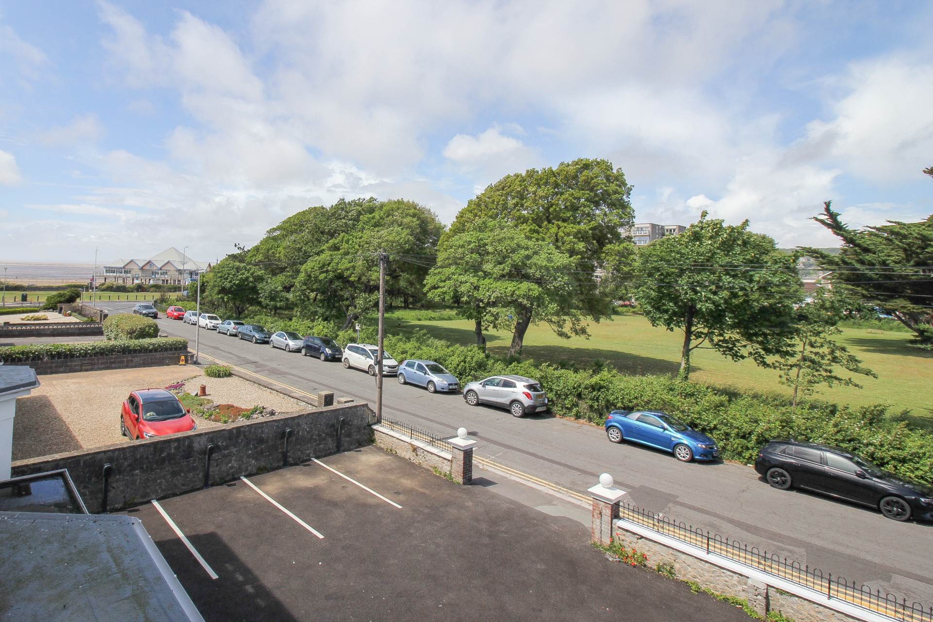 **Ellenborough Park South**Superb Location**2 Double Bedrooms**Newly Refurbished**Allocated Parking, Image 10