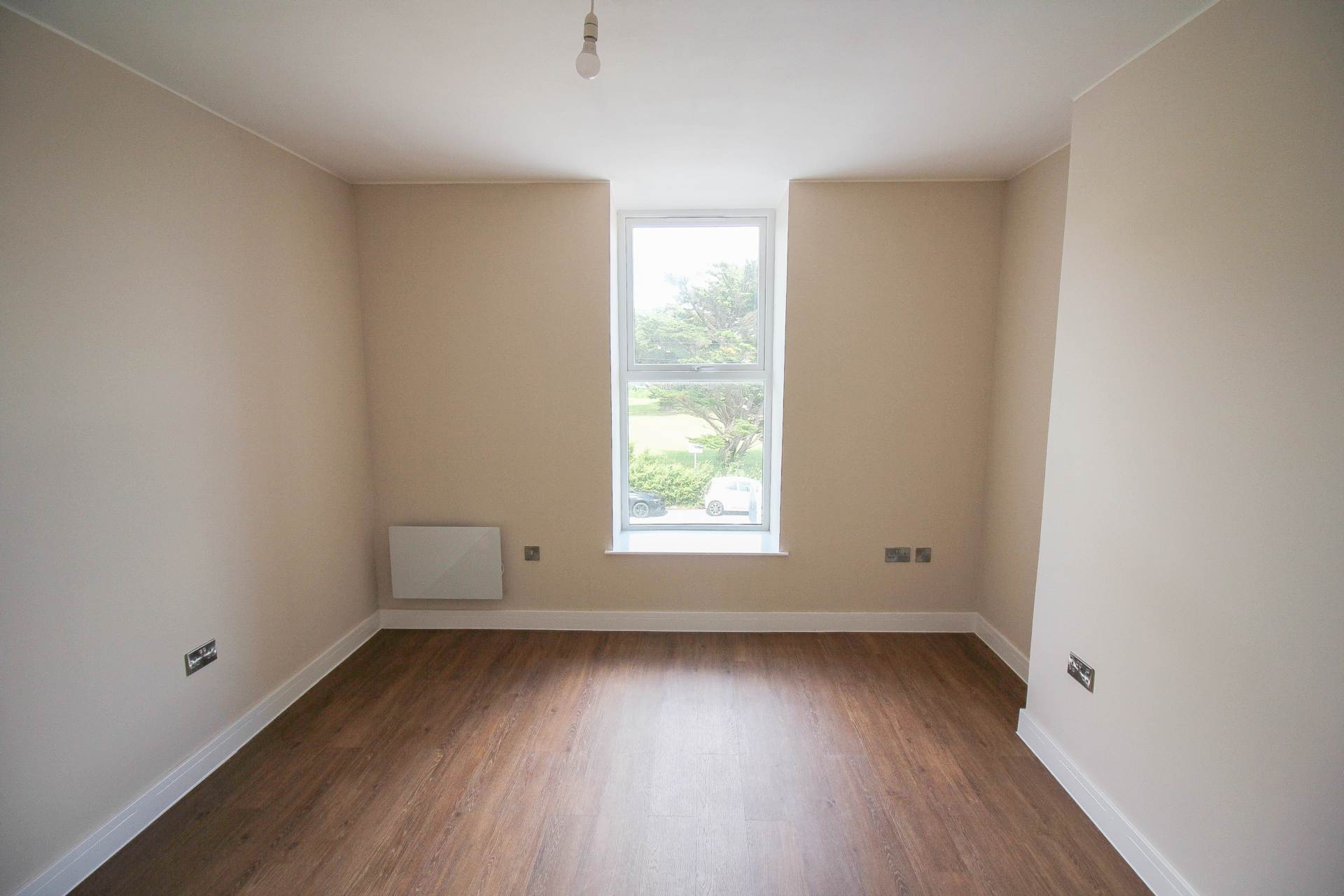 **Ellenborough Park South**Superb Location**2 Double Bedrooms**Newly Refurbished**Allocated Parking, Image 11