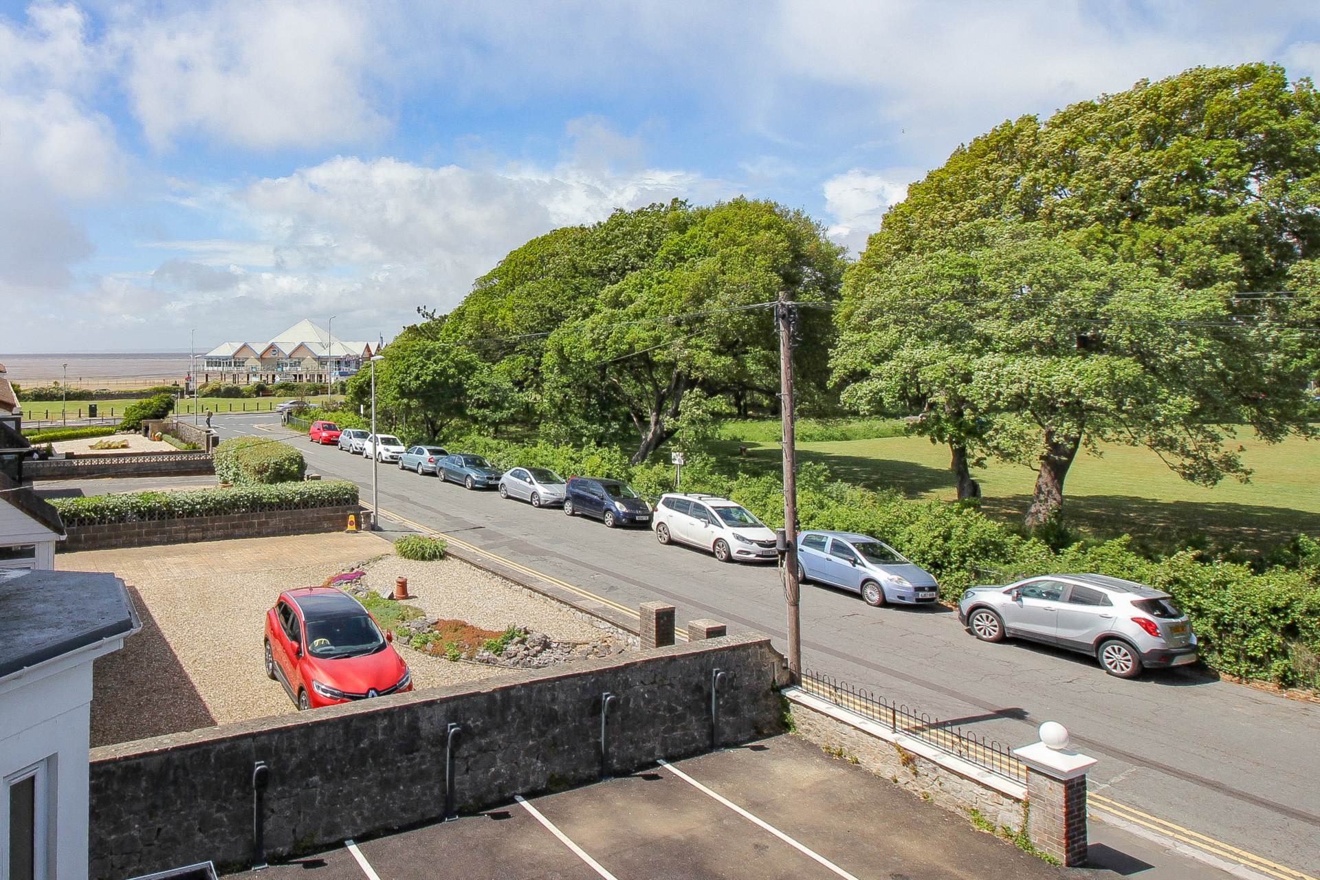 **Ellenborough Park South**Superb Location**2 Double Bedrooms**Newly Refurbished**Allocated Parking, Image 2