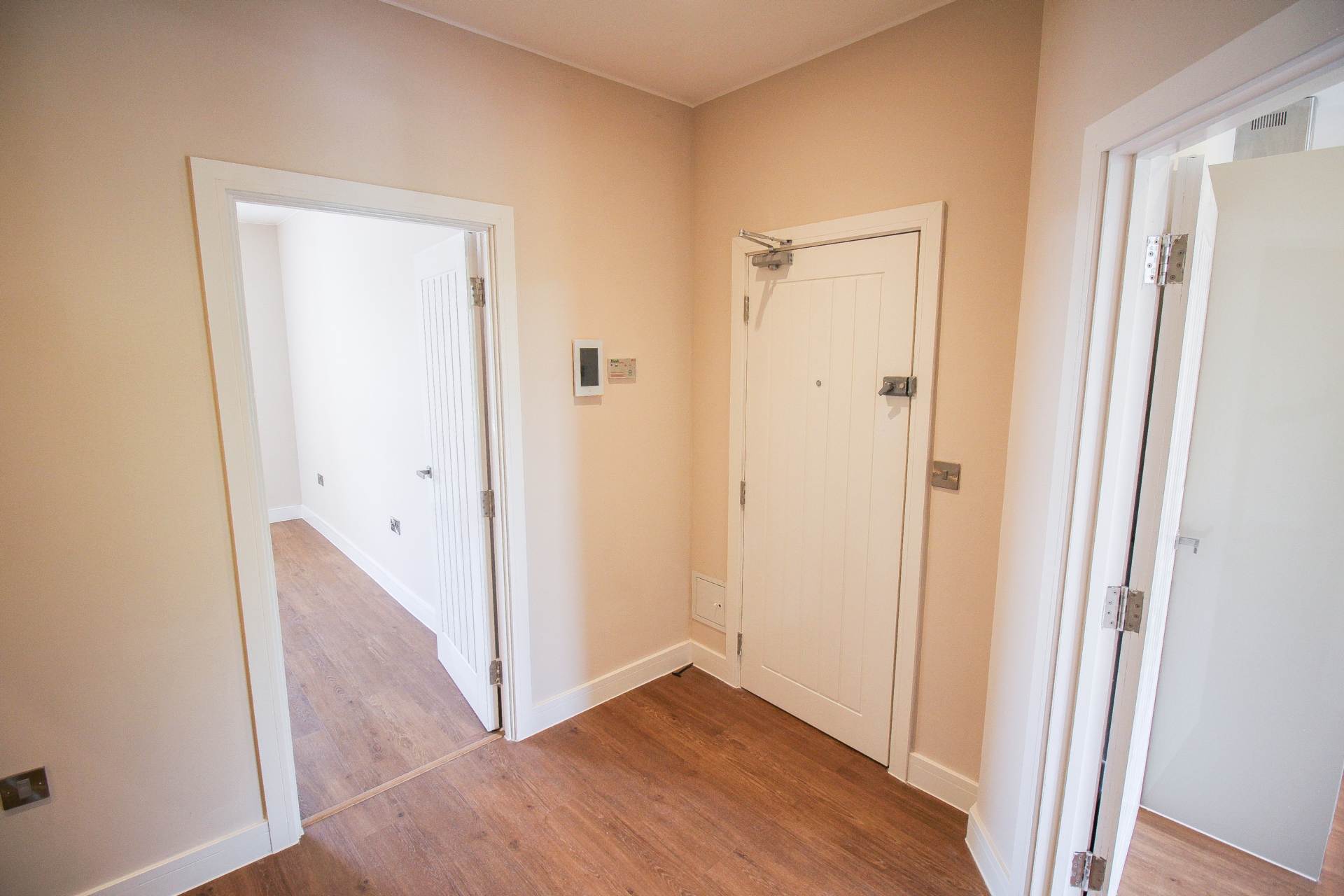 **Ellenborough Park South**Superb Location**2 Double Bedrooms**Newly Refurbished**Allocated Parking, Image 3