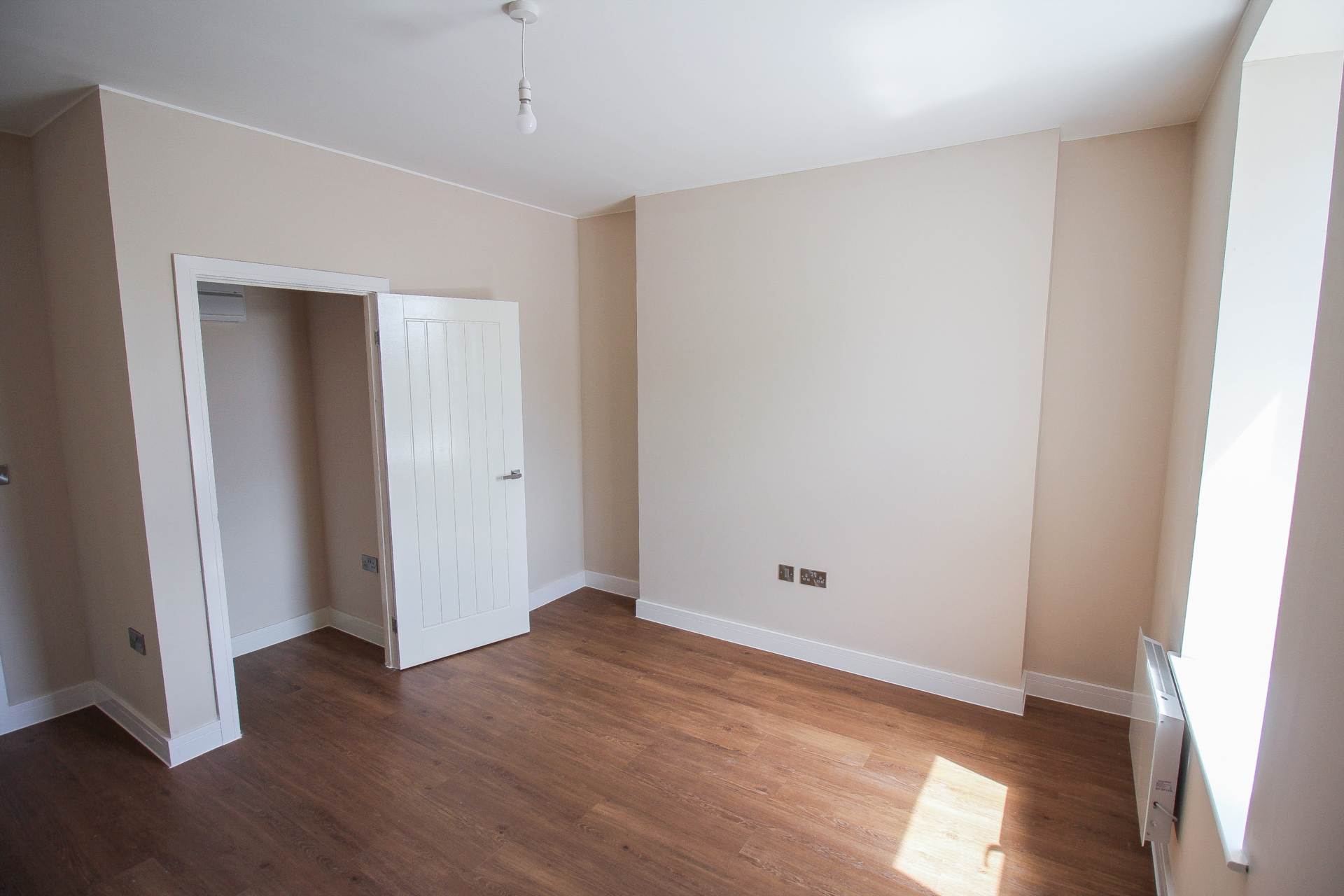 **Ellenborough Park South**Superb Location**2 Double Bedrooms**Newly Refurbished**Allocated Parking, Image 9