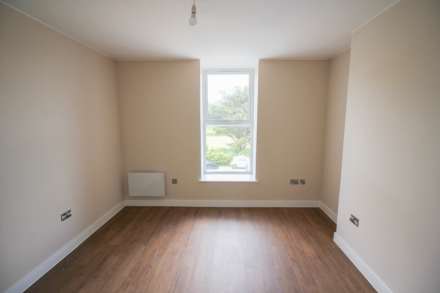 **Ellenborough Park South**Superb Location**2 Double Bedrooms**Newly Refurbished**Allocated Parking, Image 11