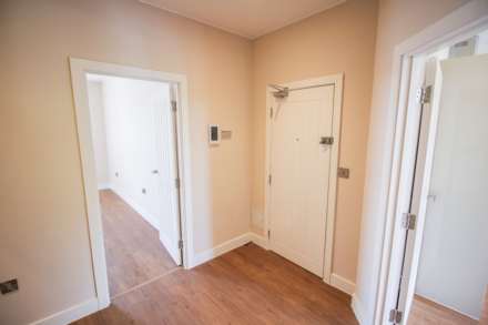 **Ellenborough Park South**Superb Location**2 Double Bedrooms**Newly Refurbished**Allocated Parking, Image 3