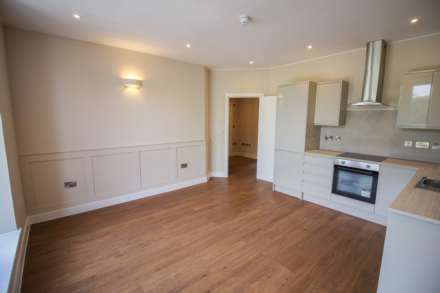 **Ellenborough Park South**Superb Location**2 Double Bedrooms**Newly Refurbished**Allocated Parking, Image 7