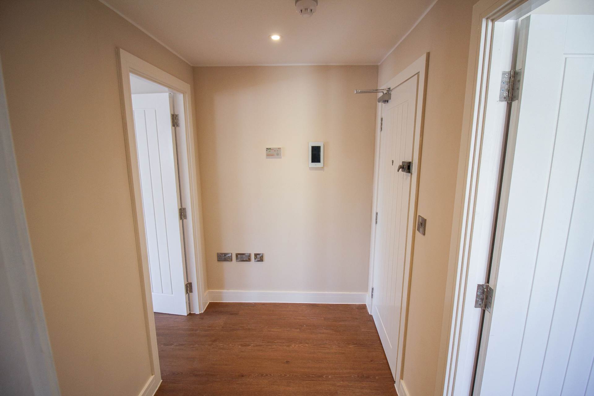 Ellenborough Park South**2 Minutes to Beach**Newly Converted**Stunningly Presented**Open Plan Living**, Image 3