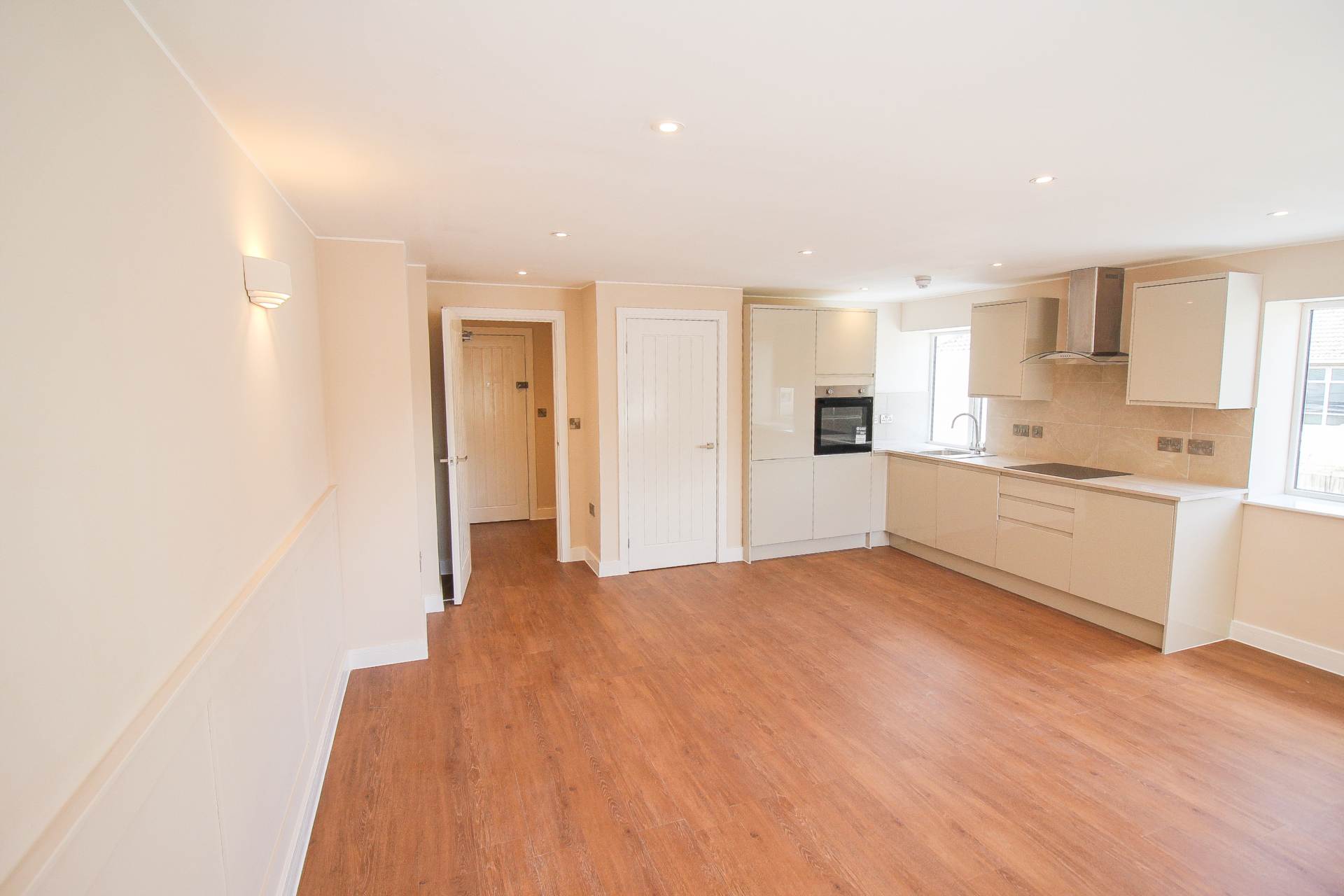 Ellenborough Park South**2 Minutes to Beach**Newly Converted**Stunningly Presented**Open Plan Living**, Image 4
