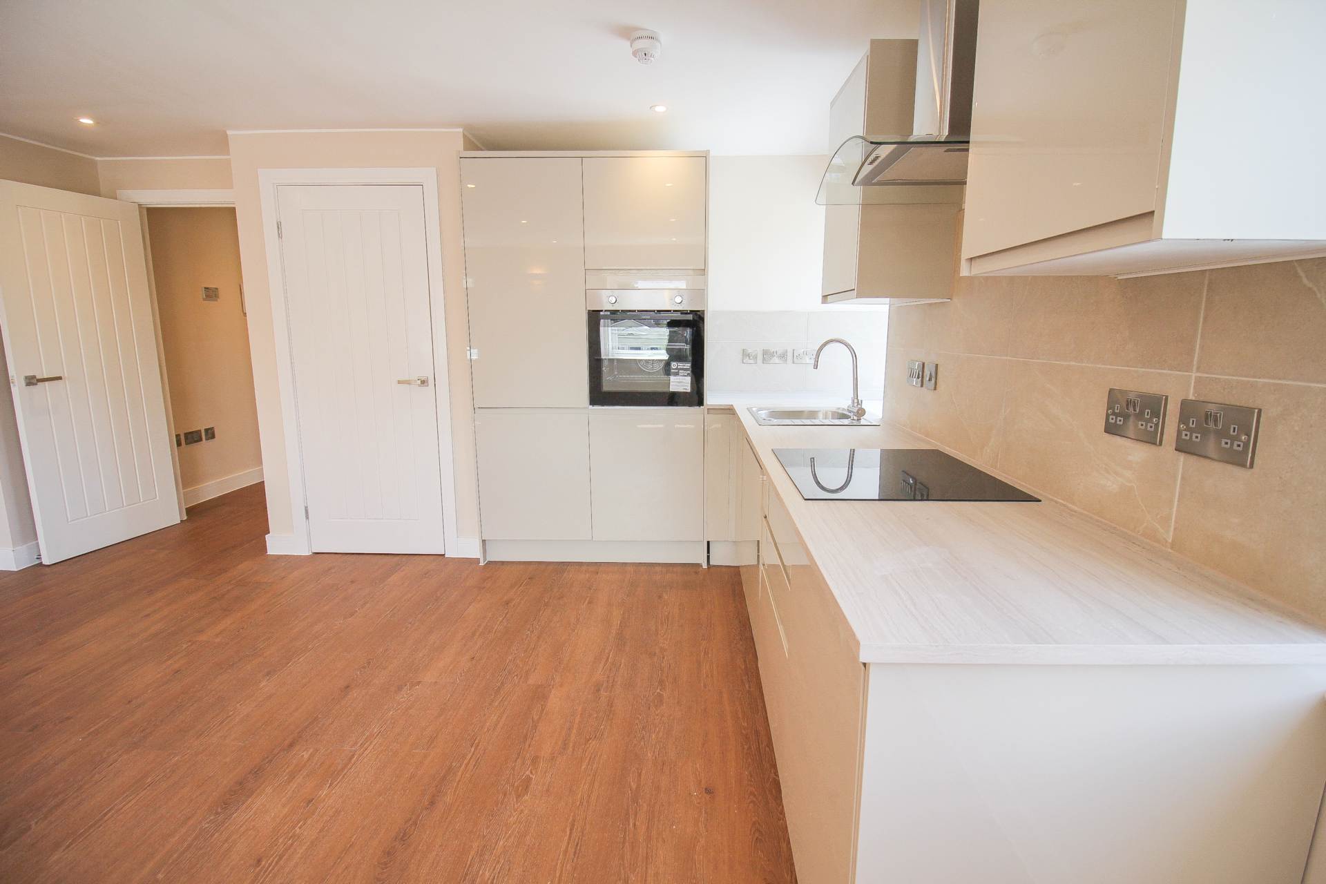 Ellenborough Park South**2 Minutes to Beach**Newly Converted**Stunningly Presented**Open Plan Living**, Image 6