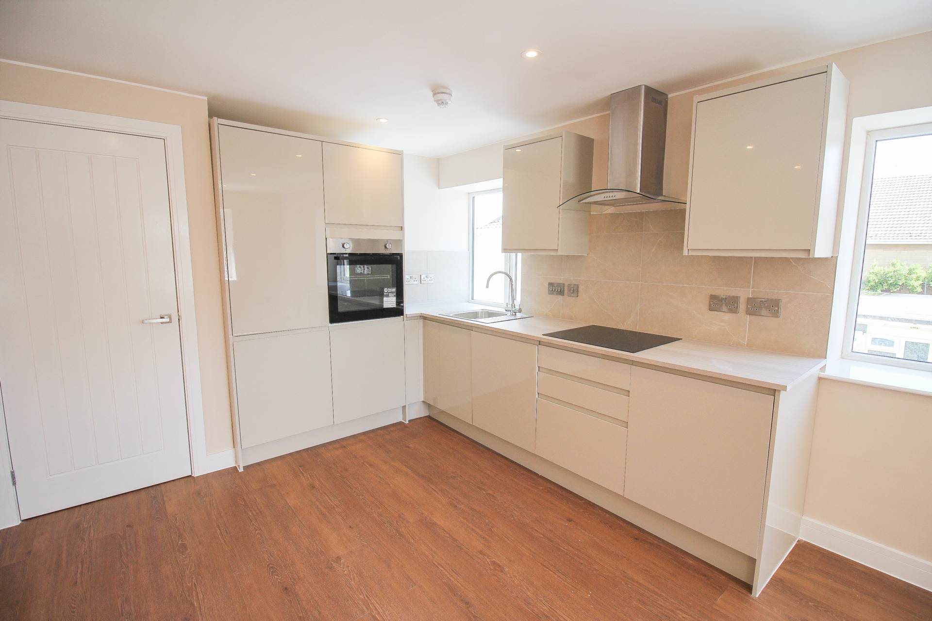 Ellenborough Park South**2 Minutes to Beach**Newly Converted**Stunningly Presented**Open Plan Living**, Image 7