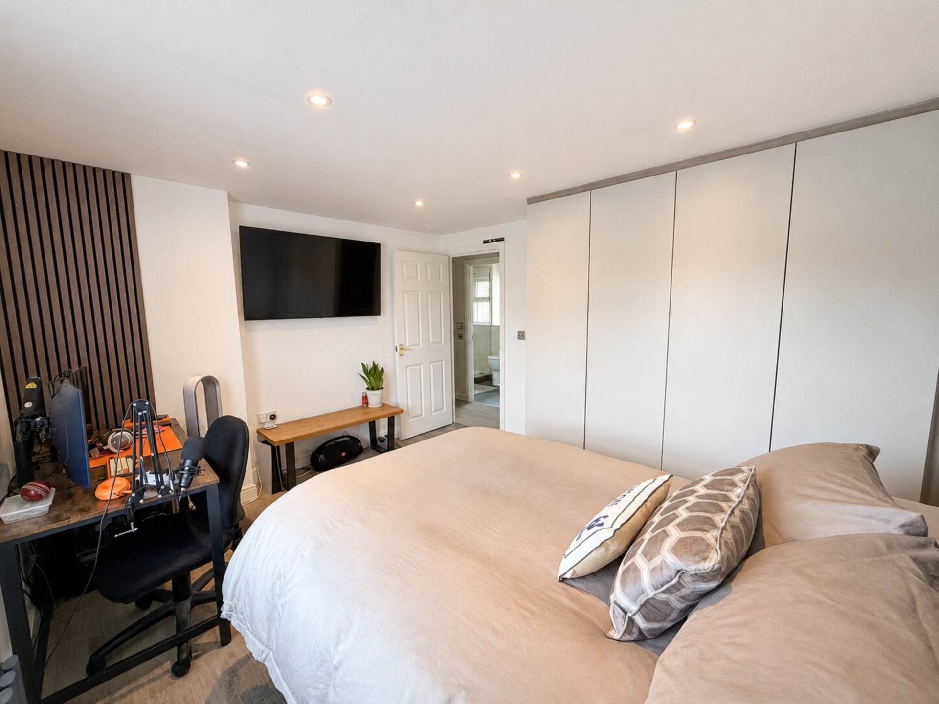 Merton Drive, Exceptional Executive Home, Image 22