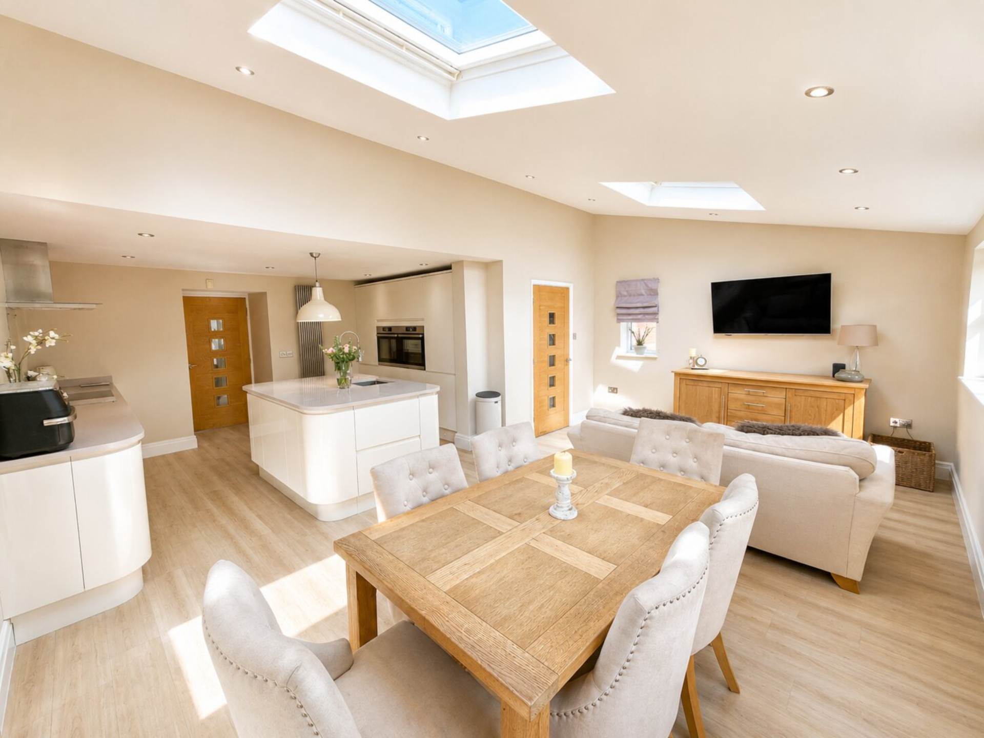 Merton Drive, Exceptional Executive Home, Image 6