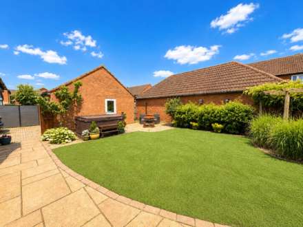 Merton Drive, Exceptional Executive Home, Image 10