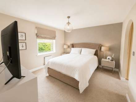 Merton Drive, Exceptional Executive Home, Image 18