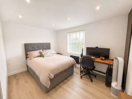 Merton Drive, Exceptional Executive Home, Image 21