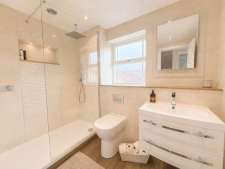 Merton Drive, Exceptional Executive Home, Image 26
