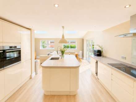 Merton Drive, Exceptional Executive Home, Image 4