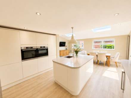 Merton Drive, Exceptional Executive Home, Image 5