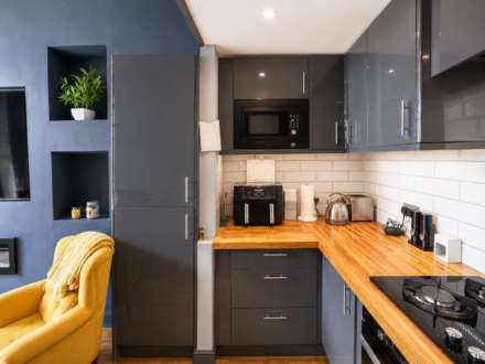 South Road, Hillside - Renovated & Character Filled Flat - Own Entrance, Image 17