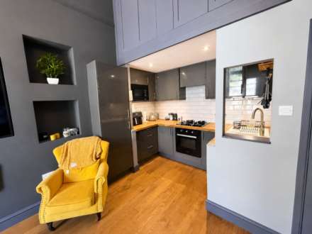 South Road, Hillside - Renovated & Character Filled Flat - Own Entrance, Image 5