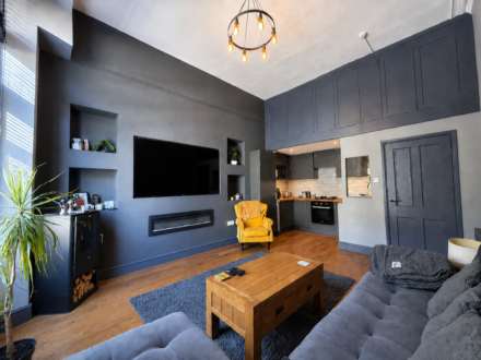 South Road, Hillside - Renovated & Character Filled Flat - Own Entrance, Image 8