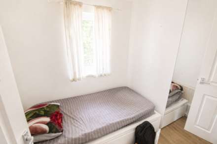 **Methwyn Close**3 Bedrooms**Priced for Quick Sale**Good Size Sunny Rear Garden**No Onward Chain**, Image 7
