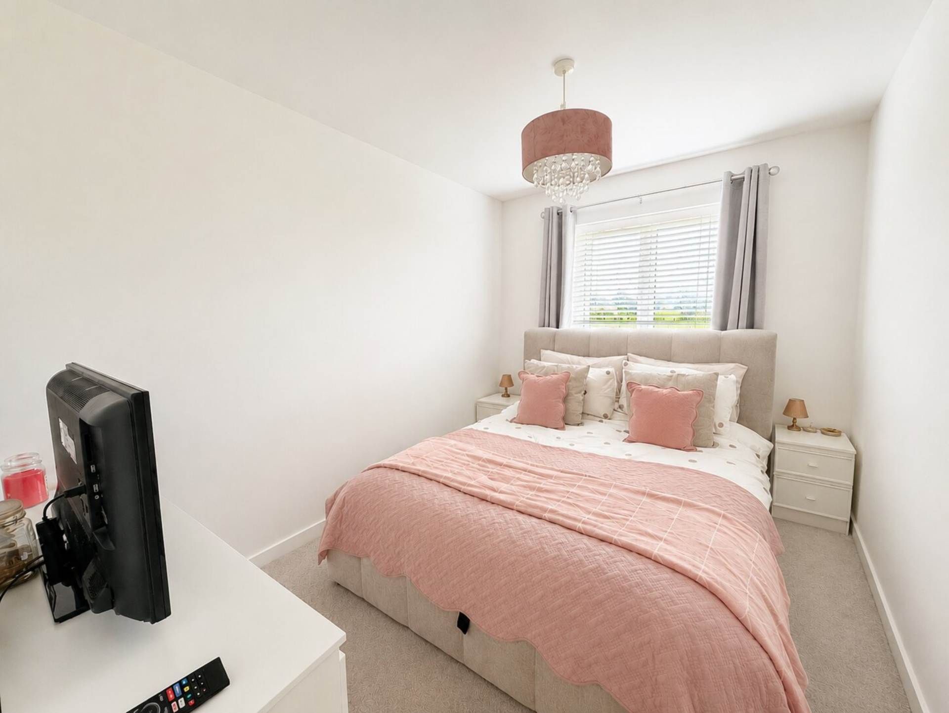 Airoh End, Haywood Village - Ground Floor Apartment - Own Entrance, Image 9