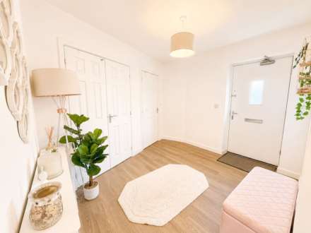 Airoh End, Haywood Village - Ground Floor Apartment - Own Entrance, Image 11