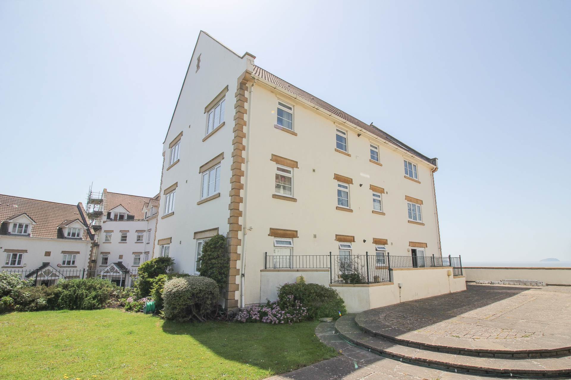 Royal Sands**Gated Development**3 Bedrooms**Sun Terrace & Balcony**, Image 3