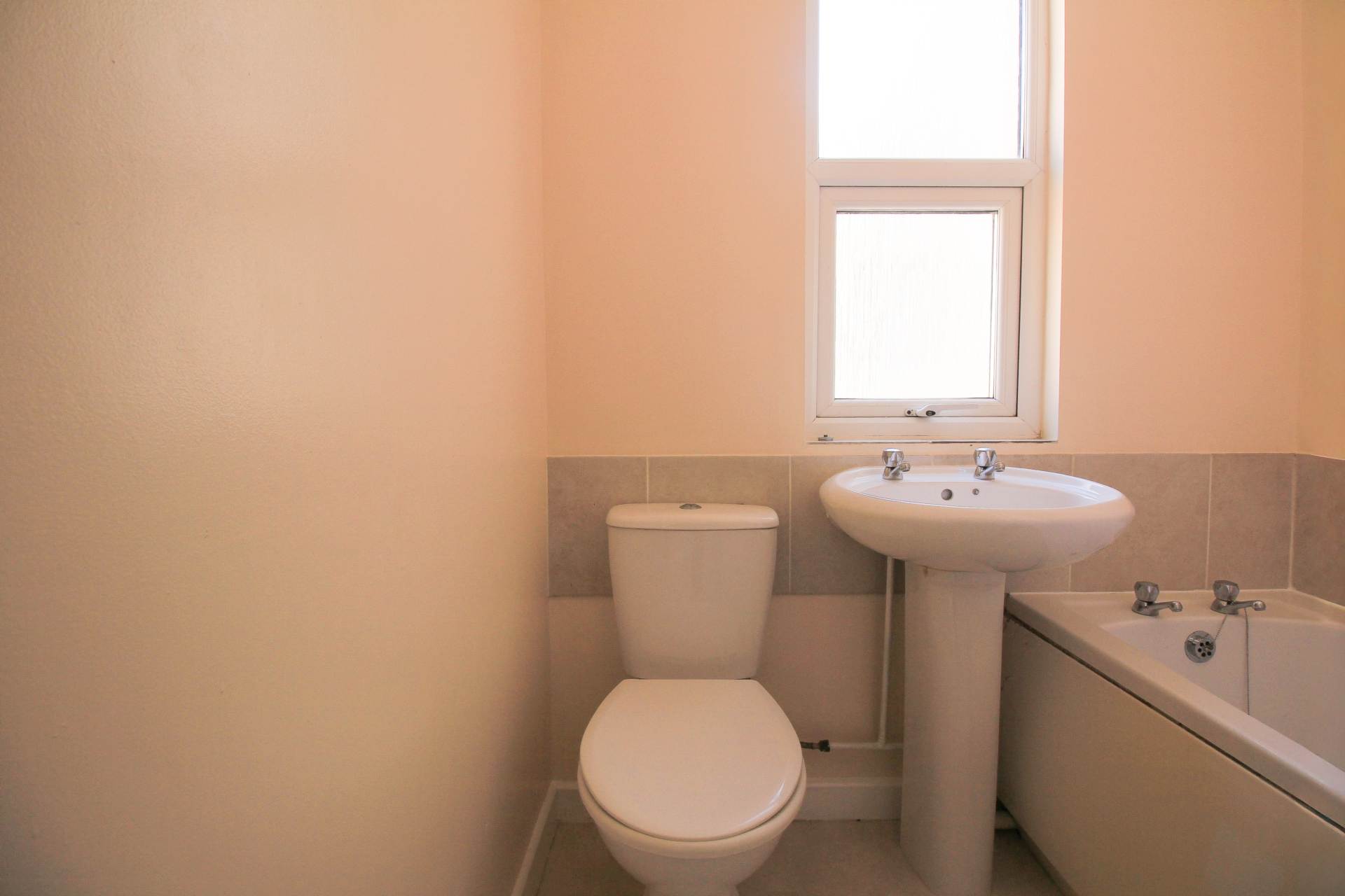 Newly Decorated Studio Apartment To Let – Walliscote Road South, Weston-super-Mare, Image 2