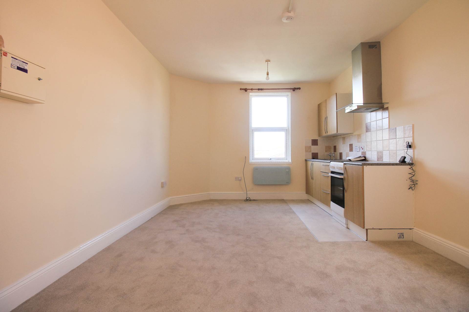 Newly Decorated Studio Apartment To Let – Walliscote Road South, Weston-super-Mare, Image 3