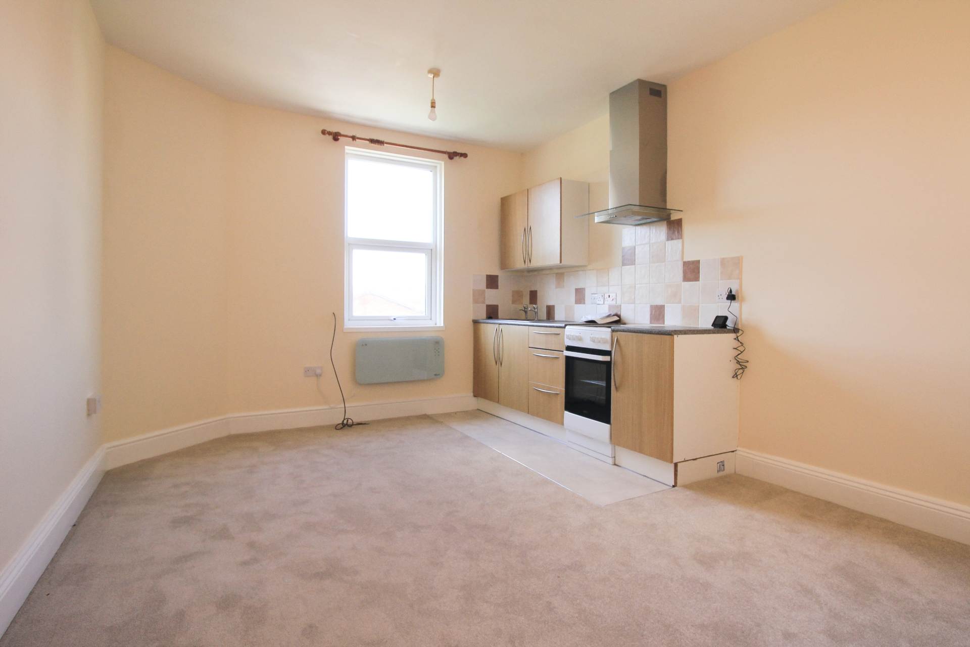 Newly Decorated Studio Apartment To Let – Walliscote Road South, Weston-super-Mare, Image 4