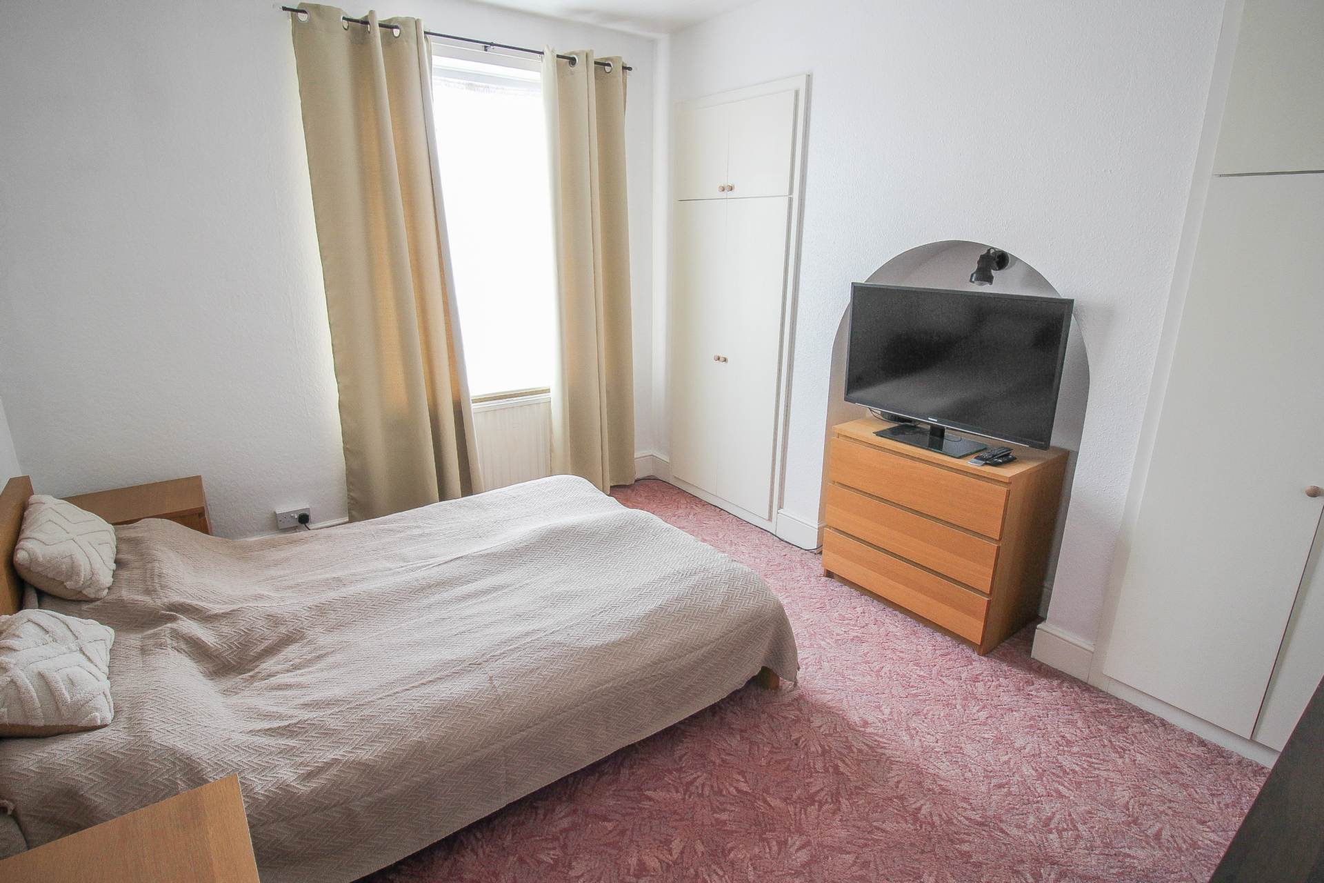 South Ward**Great Value for Money**100ft Sunny Rear Garden**3/4 Bedrooms**No Onward Chain**, Image 16
