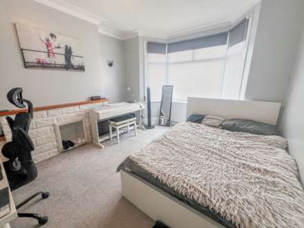 South Ward**Great Value for Money**100ft Sunny Rear Garden**3/4 Bedrooms**No Onward Chain**, Image 15