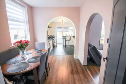 South Ward**Great Value for Money**100ft Sunny Rear Garden**3/4 Bedrooms**No Onward Chain**, Image 5