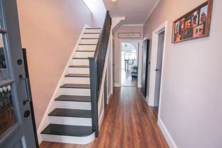 South Ward**Great Value for Money**100ft Sunny Rear Garden**3/4 Bedrooms**No Onward Chain**, Image 9