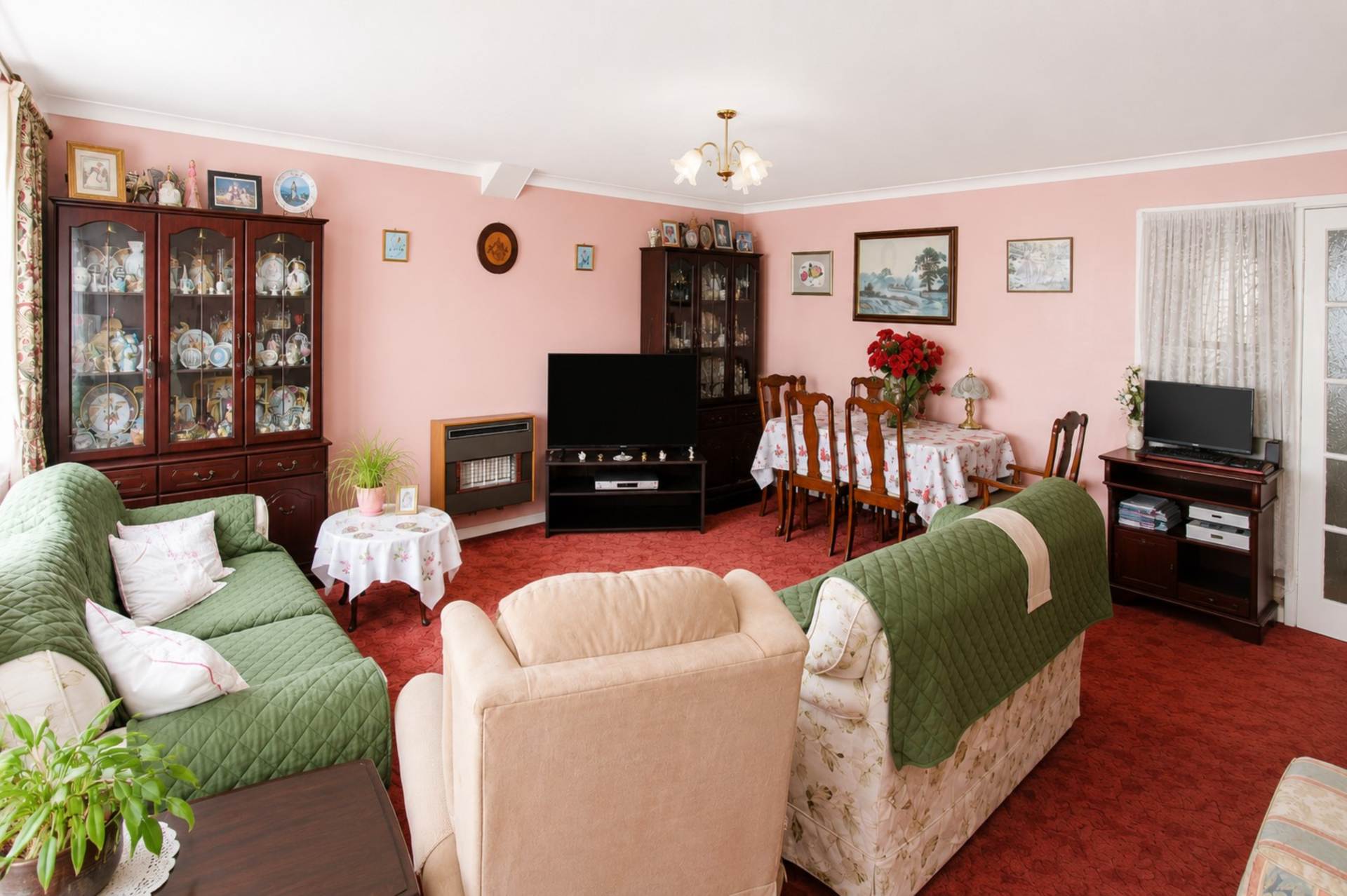 Mead Vale**2 Bedrooms**Large Lounge**Garage & Parking**Sunny Rear Garden**, Image 2