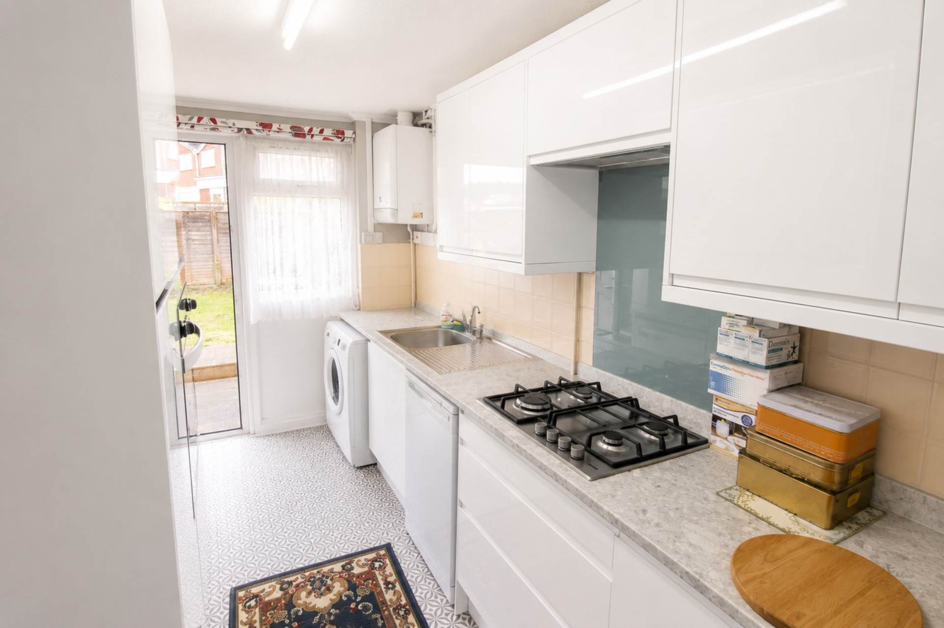 Mead Vale**2 Bedrooms**Large Lounge**Garage & Parking**Sunny Rear Garden**, Image 5