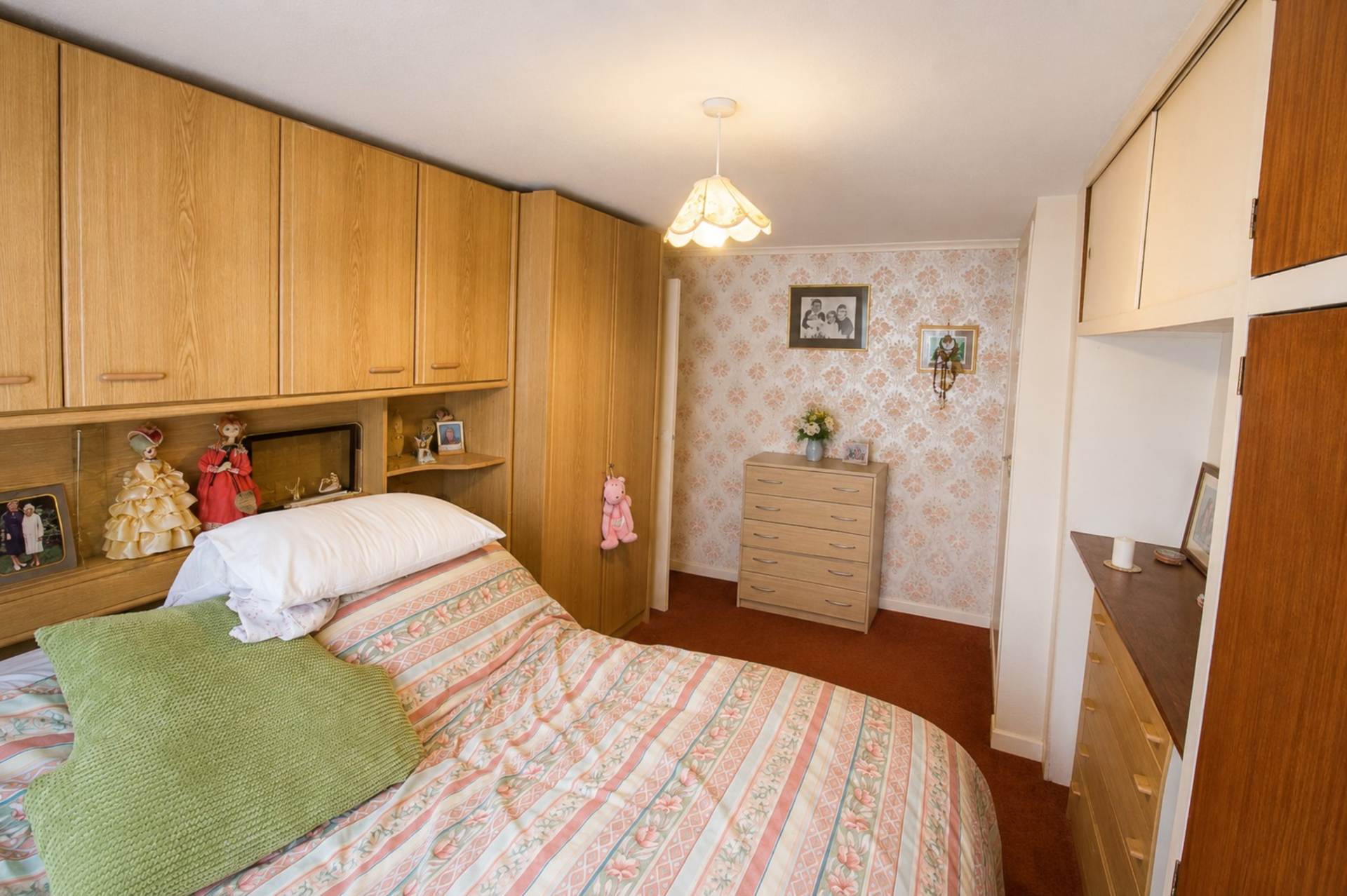 Mead Vale**2 Bedrooms**Large Lounge**Garage & Parking**Sunny Rear Garden**, Image 6