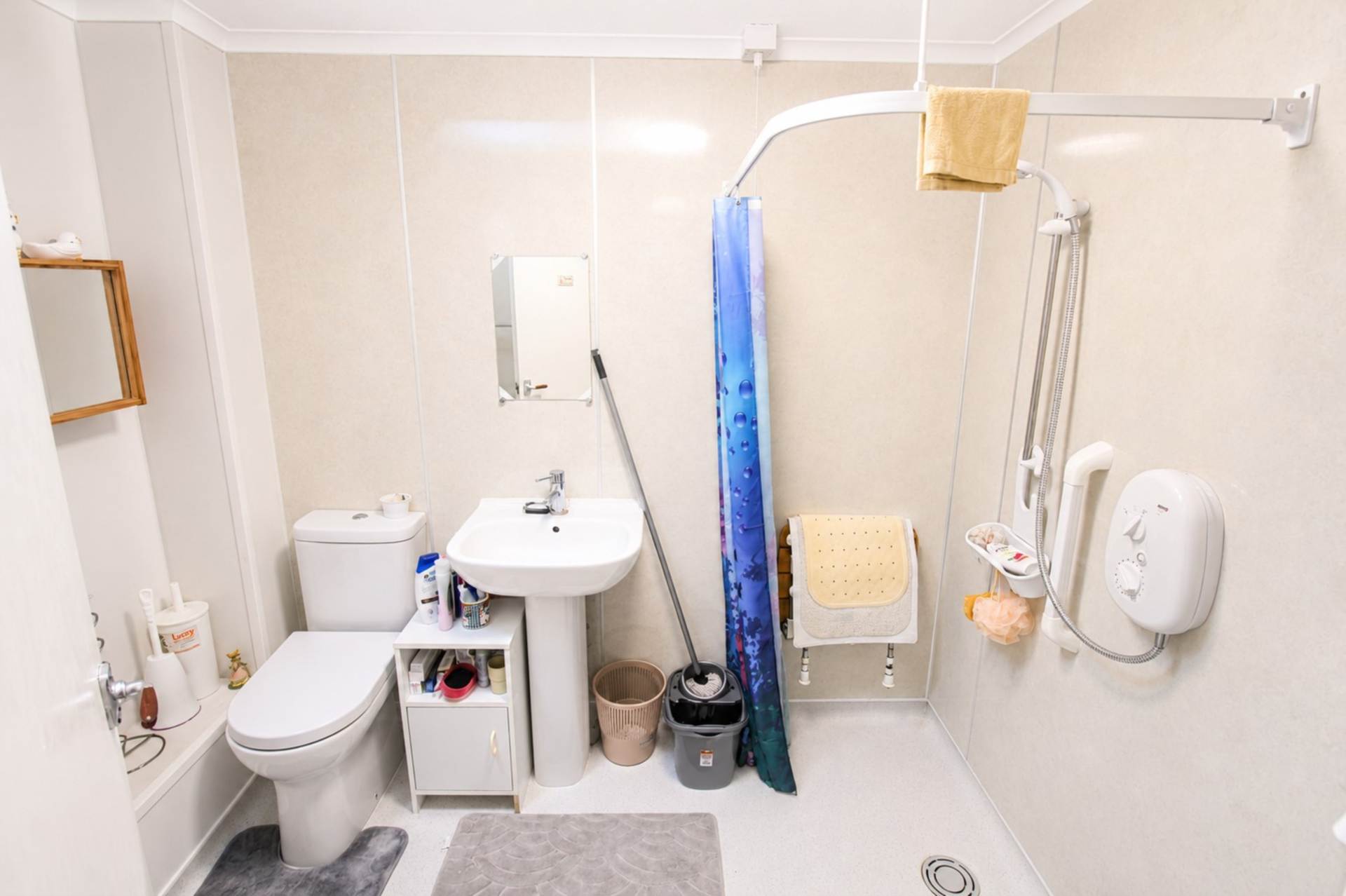 Mead Vale**2 Bedrooms**Large Lounge**Garage & Parking**Sunny Rear Garden**, Image 9