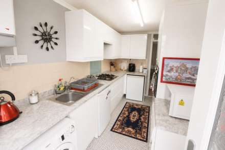 Mead Vale**2 Bedrooms**Large Lounge**Garage & Parking**Sunny Rear Garden**, Image 4