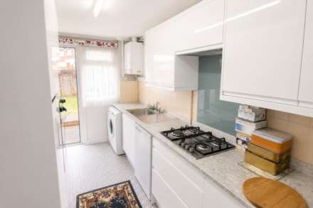 Mead Vale**2 Bedrooms**Large Lounge**Garage & Parking**Sunny Rear Garden**, Image 5