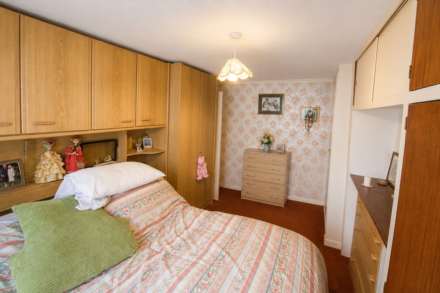 Mead Vale**2 Bedrooms**Large Lounge**Garage & Parking**Sunny Rear Garden**, Image 6