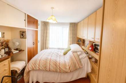 Mead Vale**2 Bedrooms**Large Lounge**Garage & Parking**Sunny Rear Garden**, Image 7