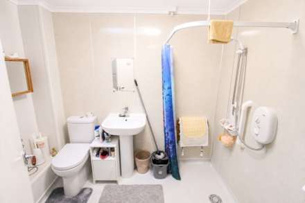 Mead Vale**2 Bedrooms**Large Lounge**Garage & Parking**Sunny Rear Garden**, Image 9
