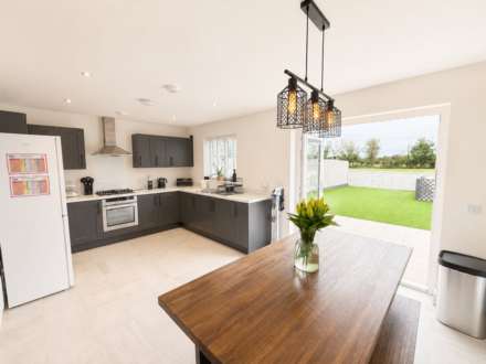 Sedgemoor Close, Lympsham, Image 8