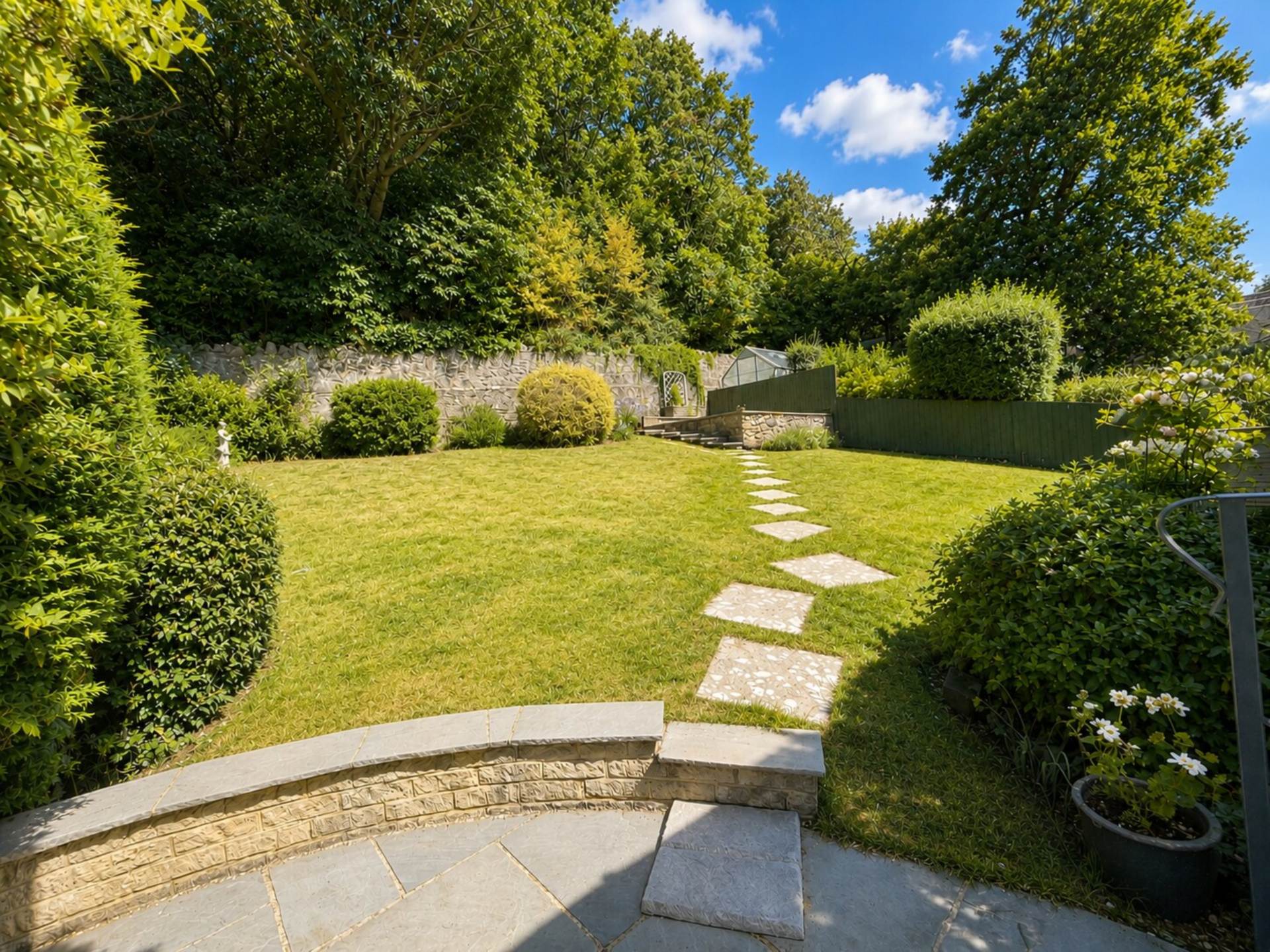 Ringwood Grove, Hillside, Image 12