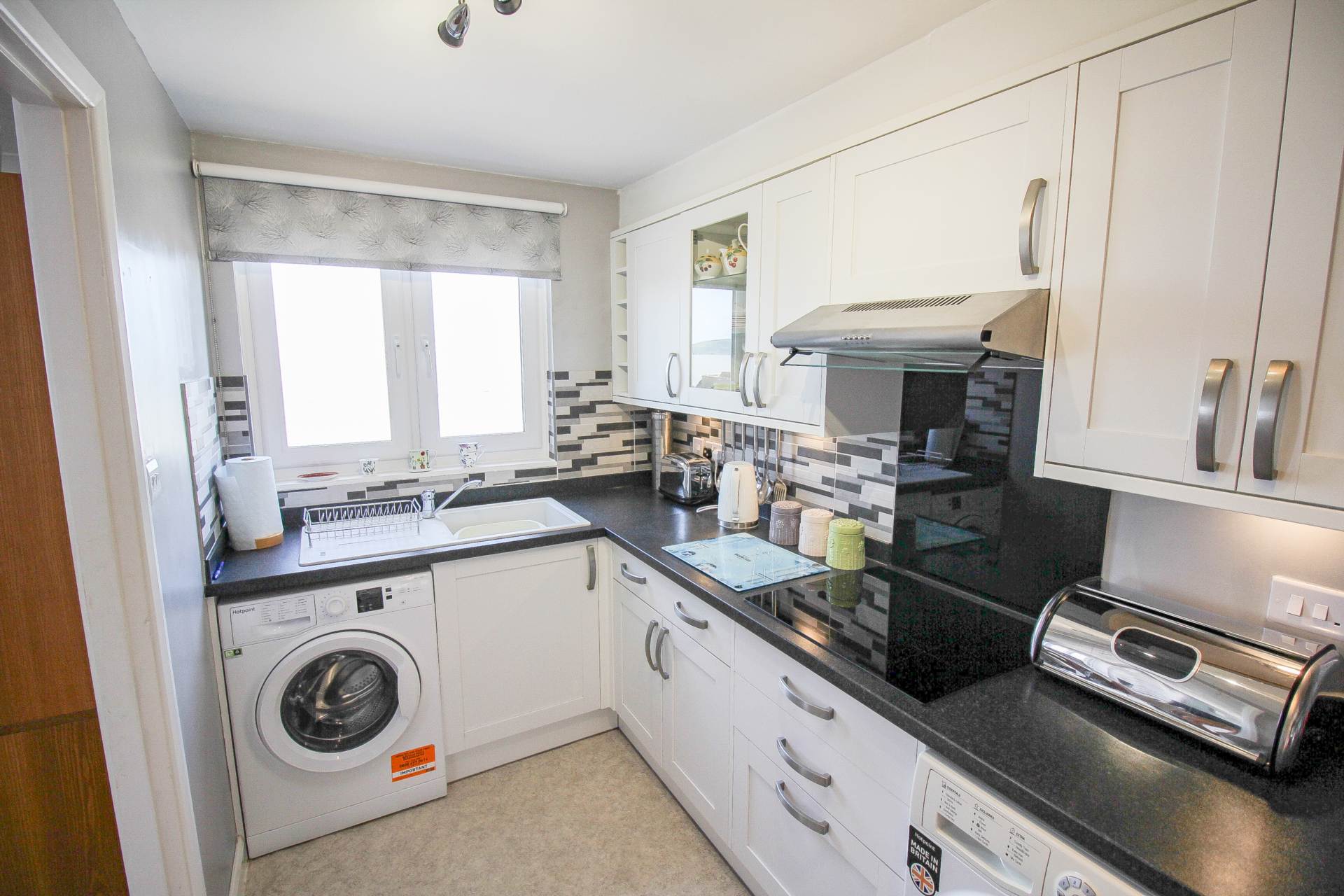 Sea Front Location**Two Bedrooms**Fabulous Sea Views**, Image 6